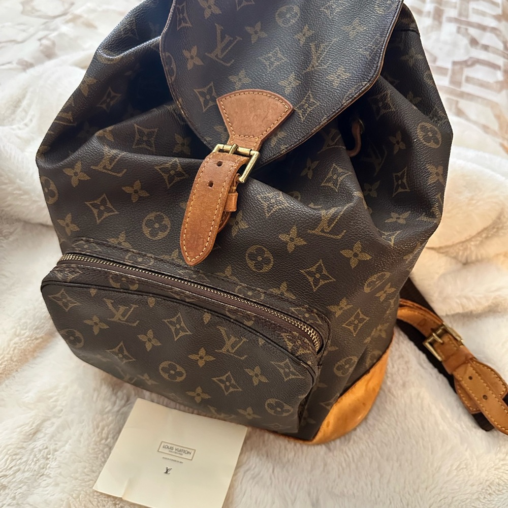 Louis Vuitton - Picture 2 of 16